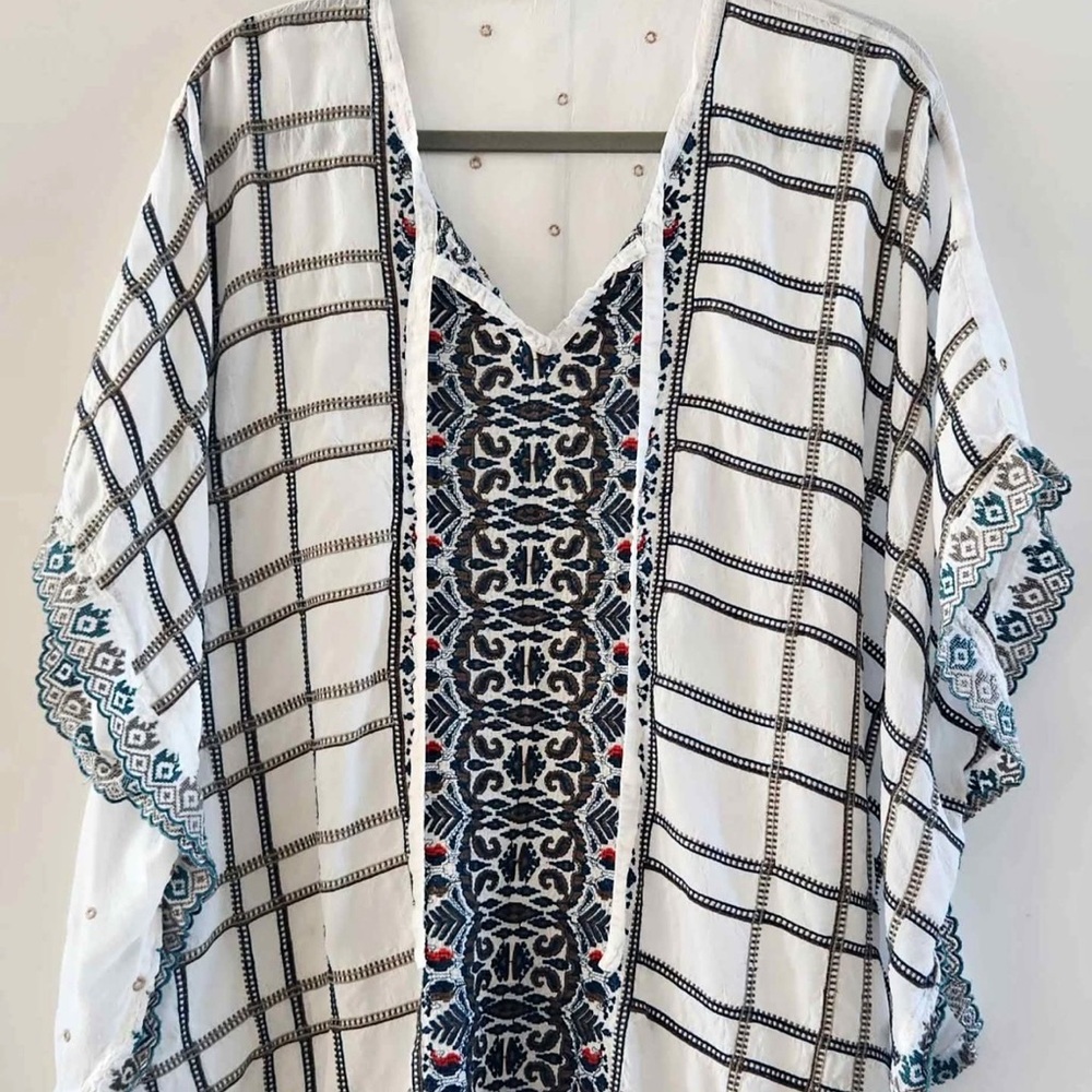 2X Johnny Was White and Blue Embroidered Tunic